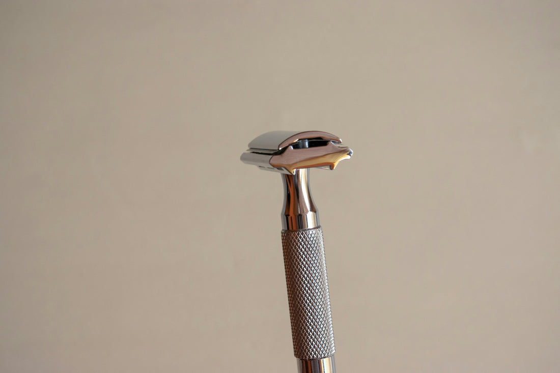 A classic barbershop razor that can be used for bald head shaving with care