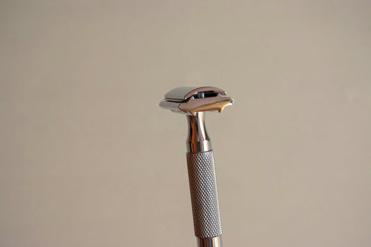 A classic barbershop razor that can be used for bald head shaving with care