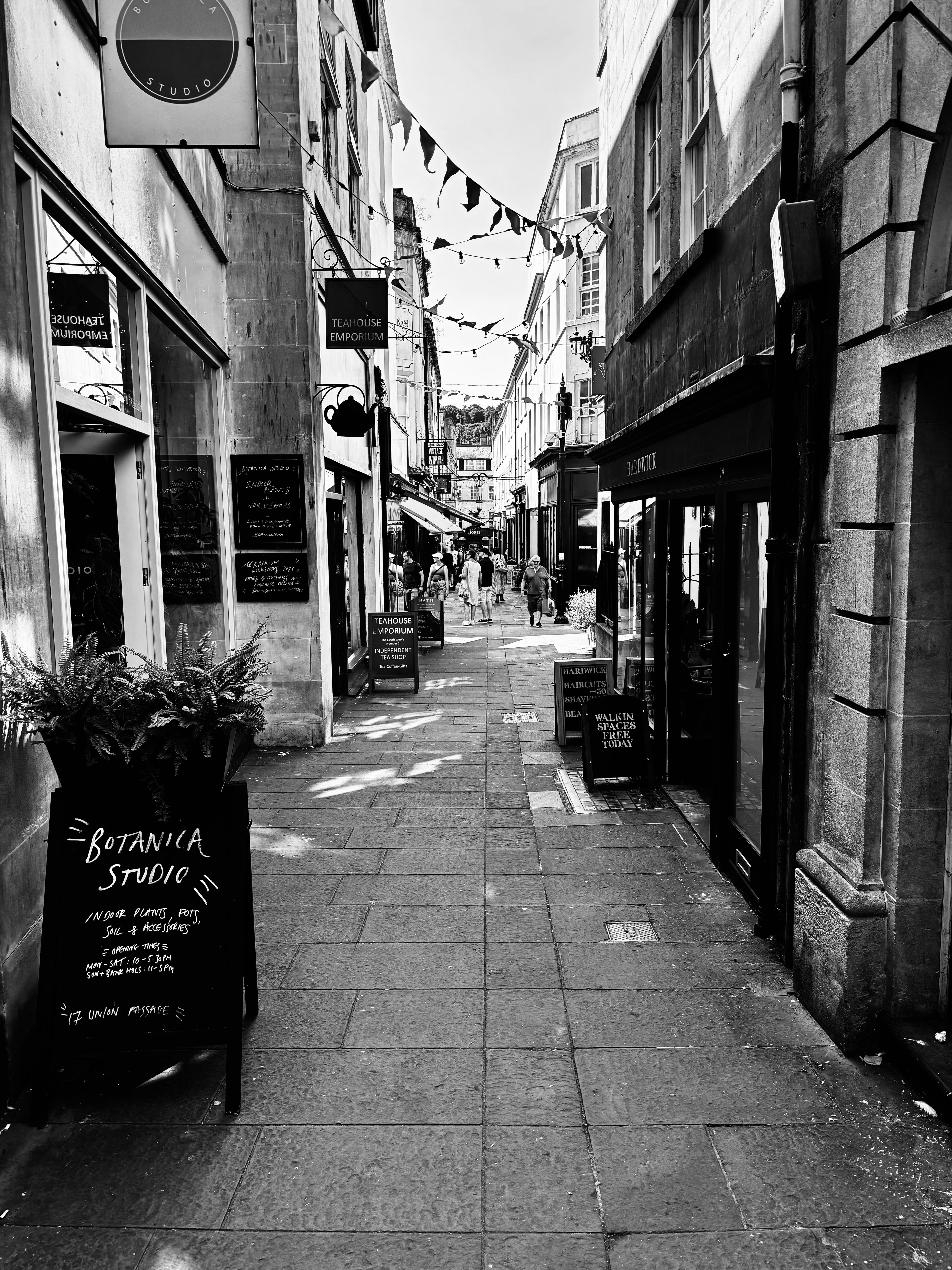 Union passage in Bath showing Hardwick Barbershop